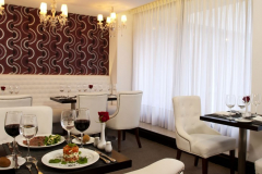 Morado Restaurant - After Hotel -  Empapelado Shinny Touch Bordeaux - As Creation - Arturo Prat 3755